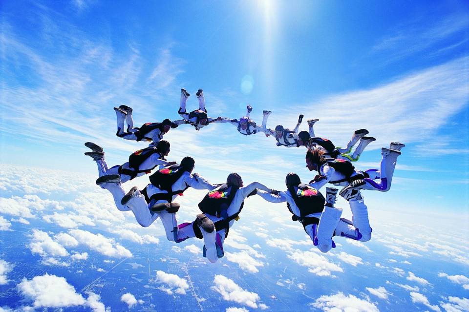 Skydiving teamwork